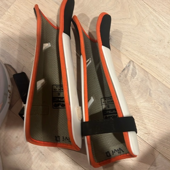 Field hockey shin guards - Picture 2 of 2